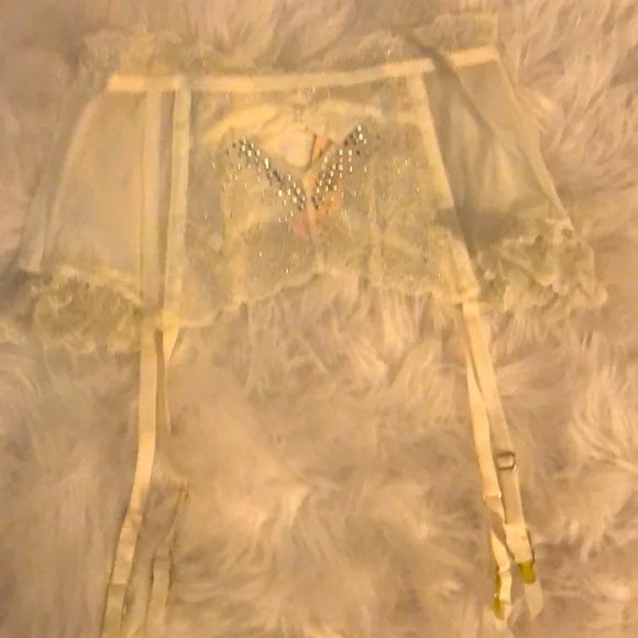 Victoria’s Secret bridal garter - Picture 3 of 7